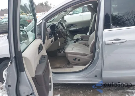 2020 Chrysler Voyager Lxi z USA, uszkodzony, nr VIN 2C4RC1DG8LR283317